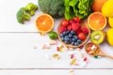 Czy warto wspomagać organizm suplementami, nawet jeśli jemy dużo owoców i warzyw?
